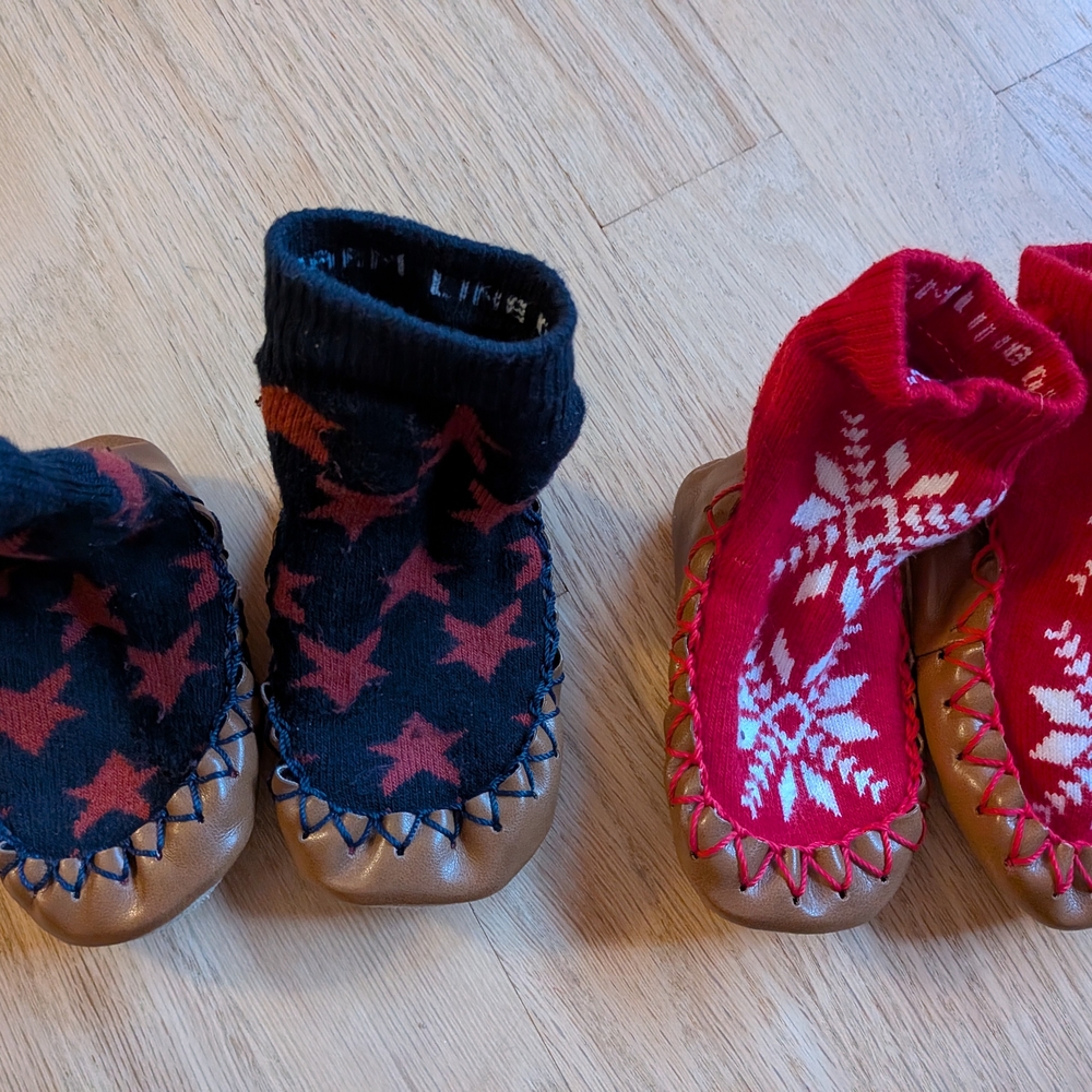 Hanna Andersson Star and Snowflake Moccasin Socks - Black and Red